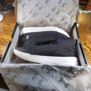 Size 12 Under Armour mens mid tops